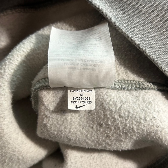 Nike Men's Sportswear Club Fleece Hoodie - Gray - Med. - Flaws - Style #BV2654 - Picture 7 of 9